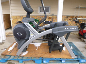 lot 8 image: Cybex Arc Trainer