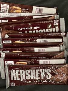 lot 119 image: 12 Herseys Bars