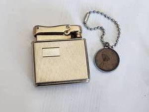 lot 32 image: Vintage Kreisler lighter and Zippo Penny