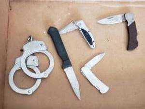 lot 48 image: Schrade Handcuffs and Pocket Knives