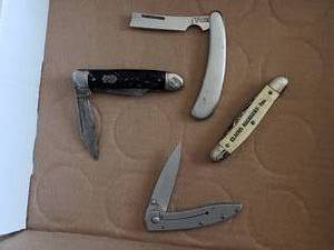 lot 49 image: Lot of 4 Pocket Knives