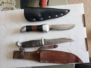 lot 52 image: Lot of 2 Hunting Knives