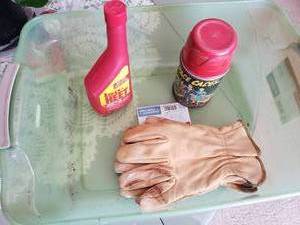 lot 69 image: Gloves, Heet, Space Cadet