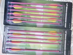 lot 76 image: 11 Crossbow Bolts