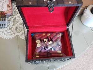lot 86 image: 44 16 Gauge Shells in a Wooden Box