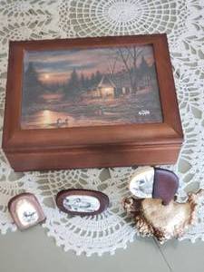lot 97 image: Terry Redlin Box with Scrimshaw Style Decor Pieces