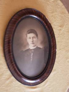 lot 109 image: Vintage Portrait and Frame