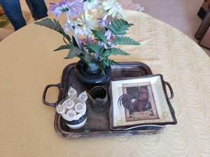 lot 113 image: Trays, Faux Flowers, Decor