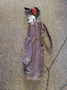 lot 126 image: Vintage Leather Golf Bag and Clubs
