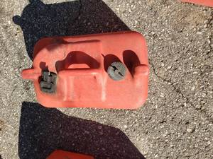 lot 138 image: Boat Gas Tank #3