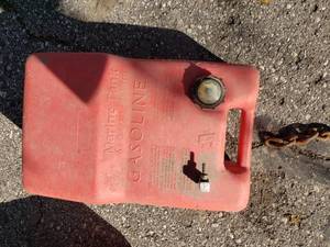 lot 139 image: Boat Gas Tank #4