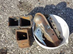 lot 149 image: Trailer Hitch and Receiver Hitch Parts
