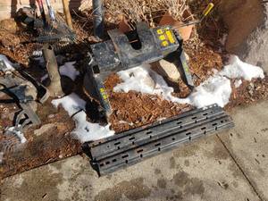 lot 176 image: Fifth Wheel Hitch and Rails