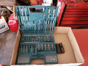 lot 190 image: Partial Set of Bits