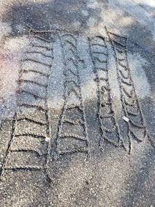 lot 209 image: Tire Chains