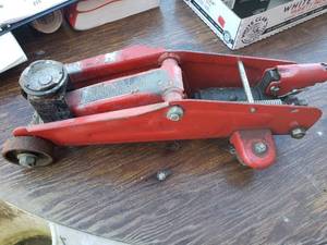 lot 212 image: Hydraulic Floor Jack