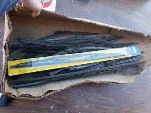 lot 216 image: Mixed Lot of Windshield Wipers
