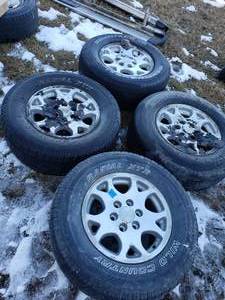 lot 251 image: Lot of 4 Tires and Rims 265 70R17
