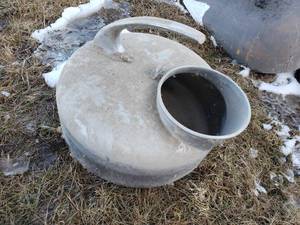 lot 262 image: Old Milker Tank