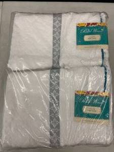 The Pioneer Woman Sculpted Stripe Bath Towel Teal - 6-Pack