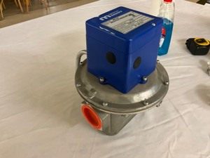 lot 30 image: Maxitrol modulation valve 1,100 retail -unused