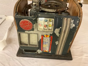 lot 8 image: Antique Columbia slot machine-1930s fully functional