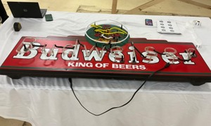 lot 7 image: Bud Neon SIgn