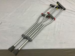 lot 39 image: Youth Crutches