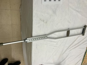 lot 40 image: Single adult crutch