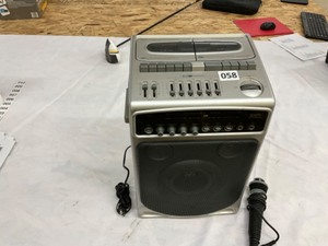 lot 58 image: kaoroke machine wradio