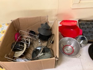 lot 79 image: assorted lot pots, pans, kitchen items