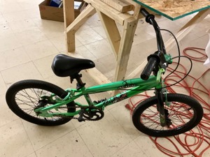 lot 87 image: youth Bike-like new