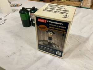 lot 88 image: coleman propane lantern new in box with two bonus propane cannisters