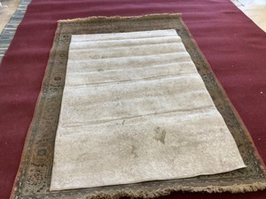 lot 222 image: Accent rug 4x6