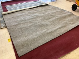 lot 224 image: Grey rug- 10x10