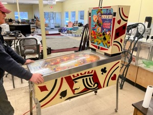 lot 3 image: Jacks Open 1970s vintage pinball machine-FULLY FUNCTIONAL