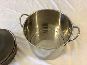 lot 109 image: Cast Iron Dutch Oven 10 14 Stainless steel pot
