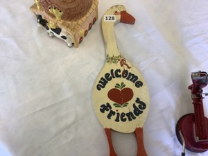 lot 128 image: Vintage Apple CorerCookie JarWelcome Sign