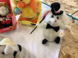 lot 129 image: Stuffed AnimalsSome Dancing