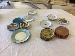 lot 141 image: Misc Plates Vintage