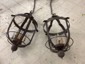lot 162 image: Iron Heavy Duty Hanging Lights