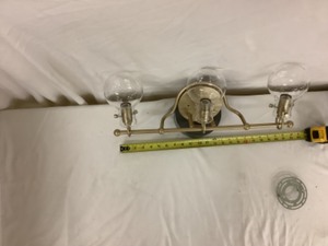 lot 275 image: 3bulb wall sconce