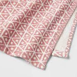 lot 124 image: Threshold Woven Hand Towels 2-Piece 15-Inch x 25-Inch Resonance Rose 100% Cotton