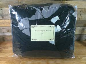 lot 109 image: Queen Size Hotel Complete Bed Set-BlackGray