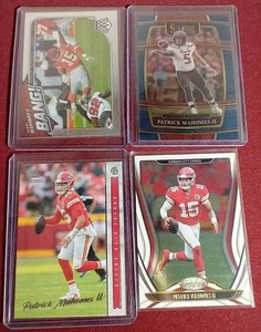 (4) Patrick Mahomes Cards