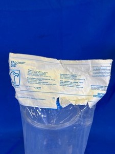 lot 79 image: Falcon 3027 Tissue Culture Roller Bottle 850cm With Screw Cap, Marked for 1000ml