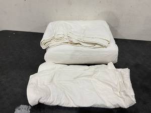 lot 289 image: HH Quilt Set Cream White Queen Size