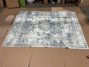 lot 103 image: 8 x 10 Grey and White Area Rug