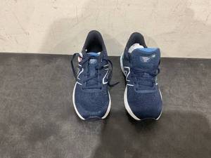 lot 592 image: New Balance Fresh Foam X 880v12 NavyWhite Grade School Boys Size 5.5