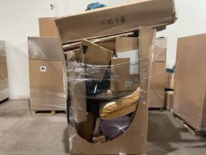lot 598 image: Wholesale Pallet of Assorted Miscellaneous Items